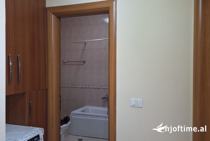Shtepi me qera Apartament ne Tirane, 1+1, Mobilimi E mobiluar, Pagesa 45,000  Leke.