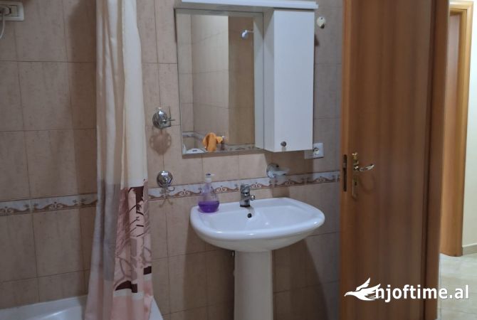 Shtepi me qera Apartament ne Tirane, 1+1, Mobilimi E mobiluar, Pagesa 45,000  Leke.