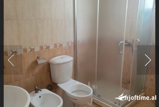 Shtepi me qera Shtepi Private ne Tirane, 3+1, Mobilimi E mobiluar, Pagesa 1,000  Euro.