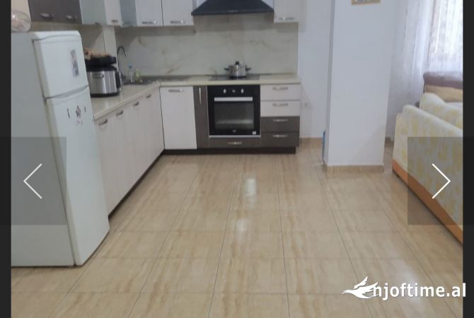 Shtepi me qera Shtepi Private ne Tirane, 3+1, Mobilimi E mobiluar, Pagesa 1,000  Euro.