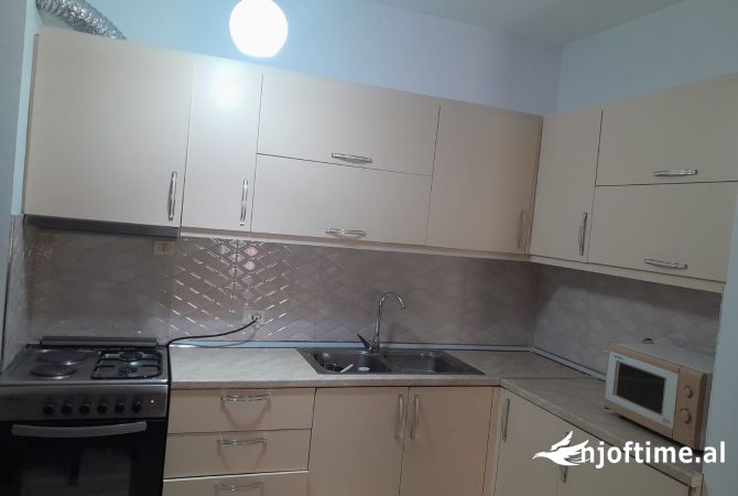 Shtepi me qera Apartament ne Tirane, 2+1, Mobilimi E mobiluar, Pagesa 45,000  Leke.