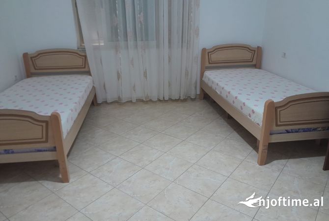 Shtepi me qera Apartament ne Tirane, 2+1, Mobilimi E mobiluar, Pagesa 45,000  Leke.