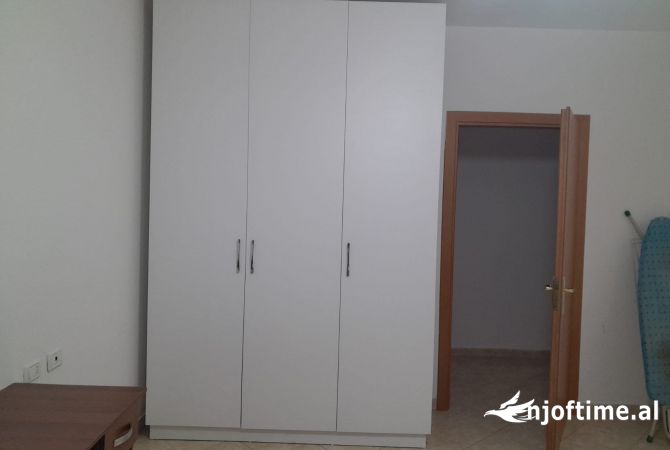Shtepi me qera Apartament ne Tirane, 2+1, Mobilimi E mobiluar, Pagesa 45,000  Leke.