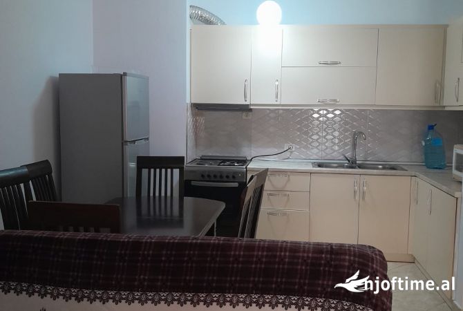 Shtepi me qera Apartament ne Tirane, 2+1, Mobilimi E mobiluar, Pagesa 45,000  Leke.