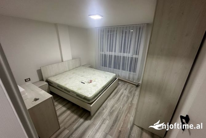 Shtepi me qera Shtepi Private ne Tirane, 1+1, Mobilimi E mobiluar, Pagesa 450  Euro.