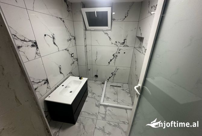 Shtepi me qera Shtepi Private ne Tirane, 1+1, Mobilimi E mobiluar, Pagesa 450  Euro.