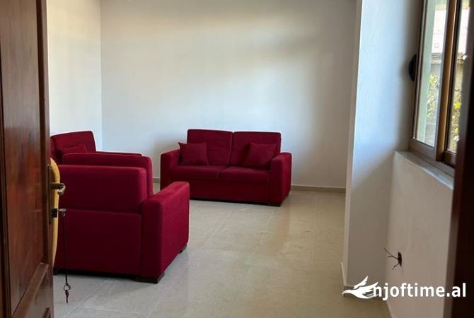 Shtepi ne shitje Shtepi Private ne Tirane, 3+1, Mobilimi E mobiluar, Pagesa 180,000  Euro.