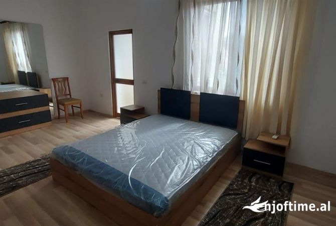Shtepi ne shitje Shtepi Private ne Tirane, 3+1, Mobilimi E mobiluar, Pagesa 180,000  Euro.