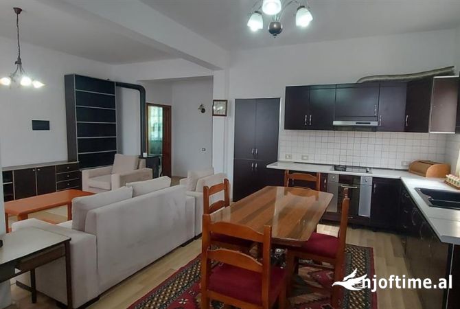 Shtepi ne shitje Shtepi Private ne Tirane, 3+1, Mobilimi E mobiluar, Pagesa 180,000  Euro.