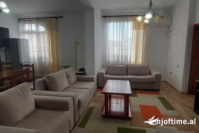 Shtepi ne shitje Shtepi Private ne Tirane, 3+1, Mobilimi E mobiluar, Pagesa 180,000  Euro.