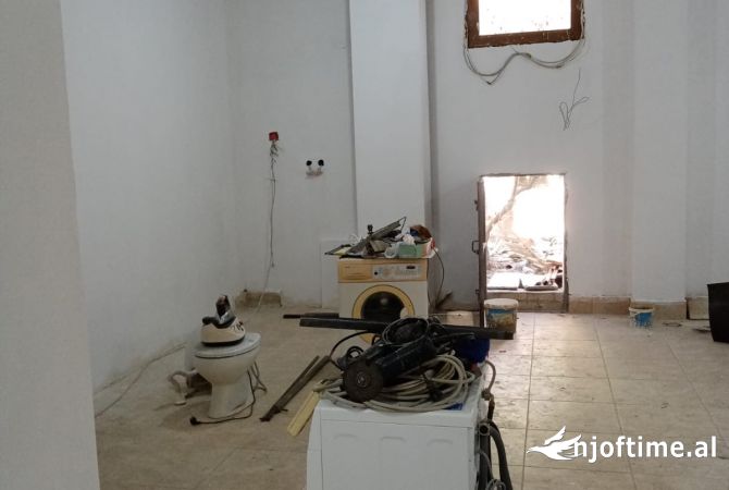 Ambient biznesi me qera 4+1 ne Tirane - 1,200 Euro