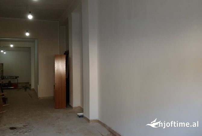 Ambient biznesi me qera 4+1 ne Tirane - 1,200 Euro