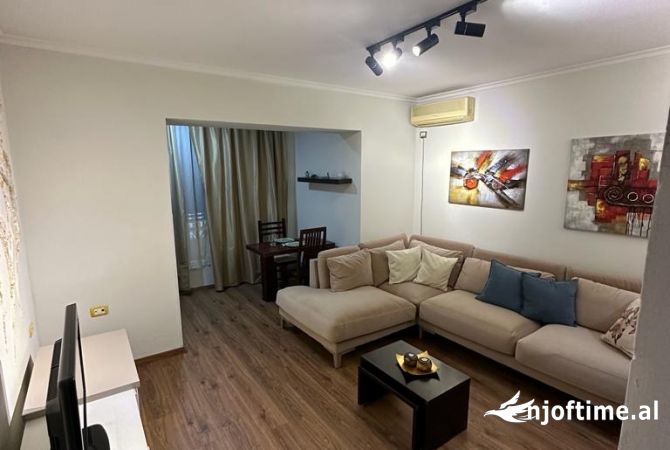 Shtepi me qera Apartament ne Tirane, 2+1, Mobilimi E mobiluar, Pagesa 600  Euro.