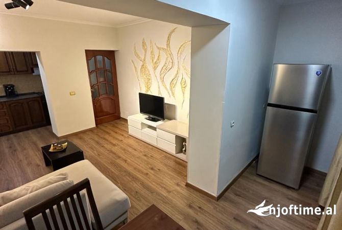 Shtepi me qera Apartament ne Tirane, 2+1, Mobilimi E mobiluar, Pagesa 600  Euro.