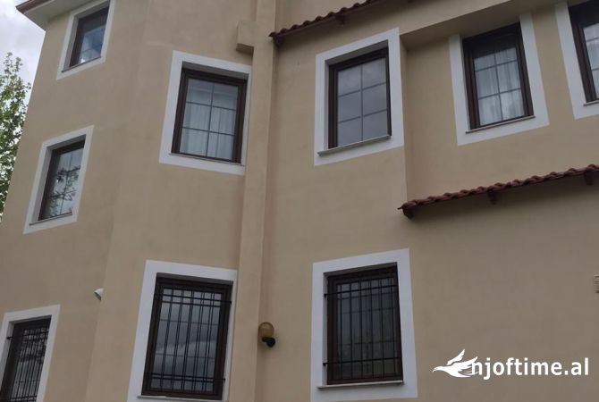 Shtepi me qera 4+1 ne Tirane - 1,300 Euro