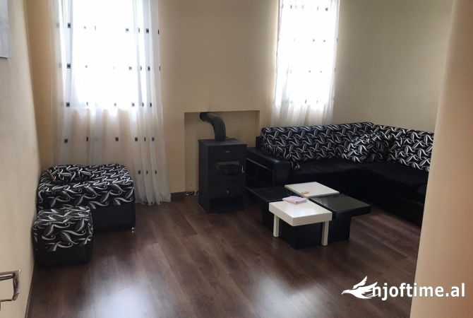 Shtepi me qera 4+1 ne Tirane - 1,300 Euro