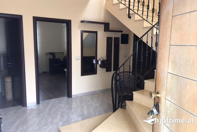 Shtepi me qera 4+1 ne Tirane - 1,300 Euro