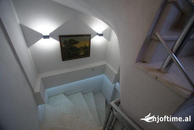 Shtepi me qera Apartament ne Tirane, 1+1, Mobilimi E mobiluar, Pagesa 550  Euro.