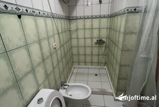 Shtepi me qera Apartament ne Tirane, 2+1, Mobilimi E mobiluar, Pagesa 680  Euro.