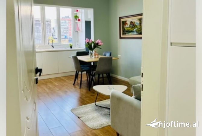 Shtepi ne shitje Apartament ne Tirane, 3+1, Mobilimi E mobiluar, Pagesa 250,000  Euro.