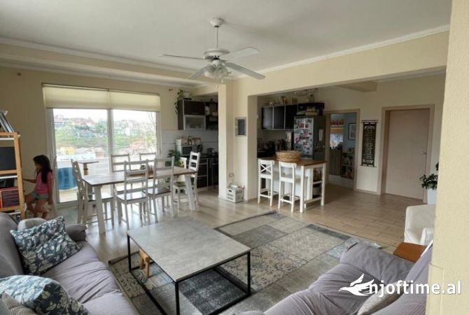 Shtepi me qera 5+1 ne Tirane - 1,500 Euro