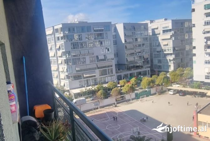 Shtepi ne shitje Apartament ne Tirane, 2+1, Mobilimi Bosh, pa mobiluar, Pagesa 208,000  Euro.