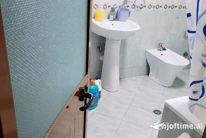 Shtepi ne shitje Apartament ne Tirane, 2+1, Mobilimi E mobiluar, Pagesa 205,000  Euro.