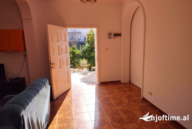 Shtepi me qera 1+1 ne Tirane - 35,000 Leke