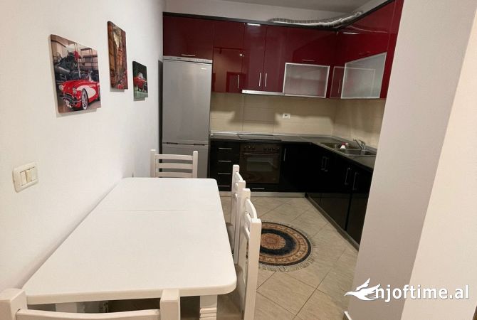 Shtepi me qera Apartament ne Tirane, 1+1, Mobilimi E mobiluar, Pagesa 550  Euro.