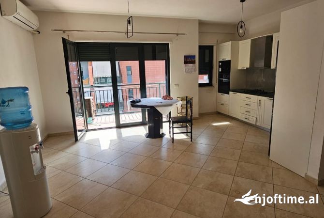 Ambient biznesi me qera 3+1 ne Tirane - 750 Euro