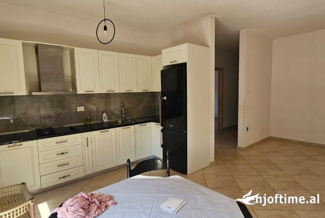 Ambient biznesi me qera 3+1 ne Tirane - 750 Euro
