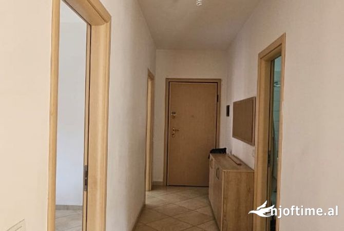 Ambient biznesi me qera 3+1 ne Tirane - 750 Euro