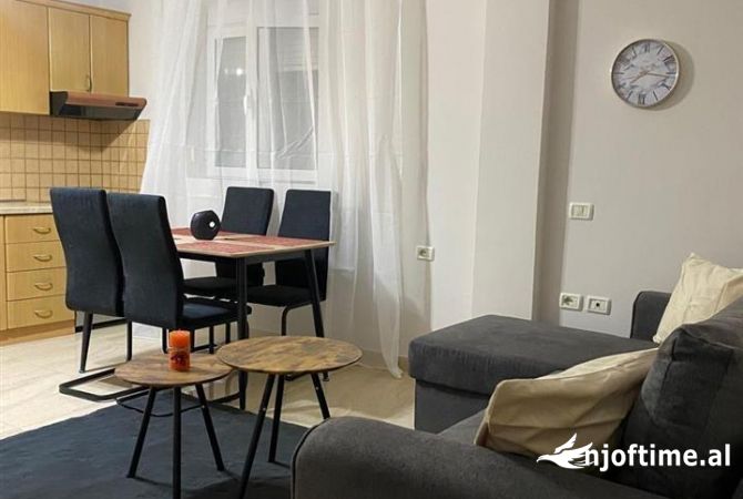 Shtepi me qera Apartament ne Tirane, 1+1, Mobilimi E mobiluar, Pagesa 400  Euro.