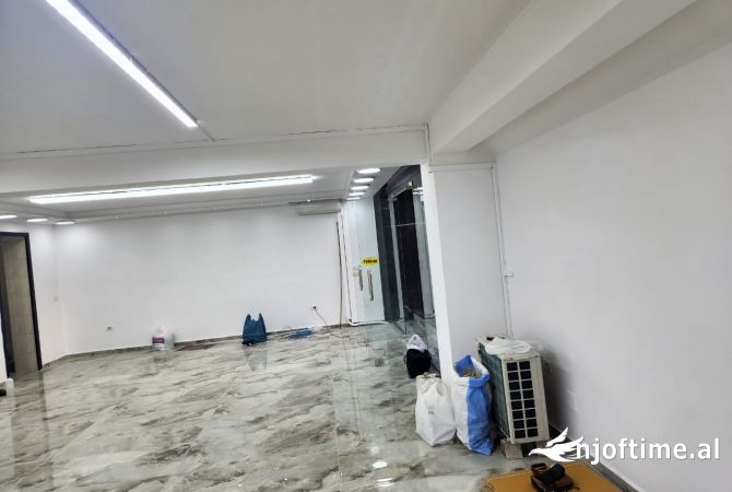 Jepet ambjent biznesi me qera tek Sheshi Willson, perballe LSI