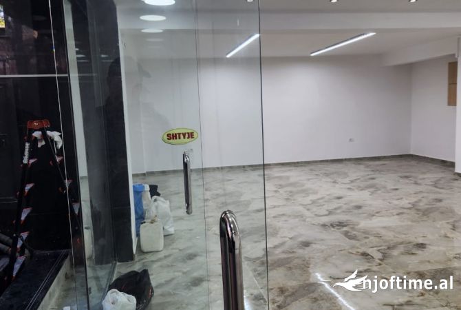 Jepet ambjent biznesi me qera tek Sheshi Willson, perballe LSI