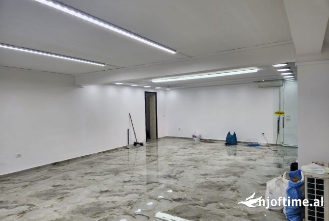 Jepet ambjent biznesi me qera tek Sheshi Willson, perballe LSI