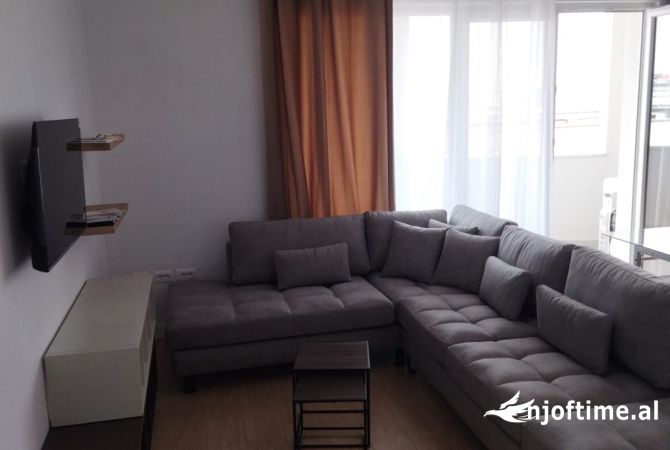 Shtepi me qera Apartament ne Tirane, 2+1, Mobilimi E mobiluar, Pagesa 700  Euro.