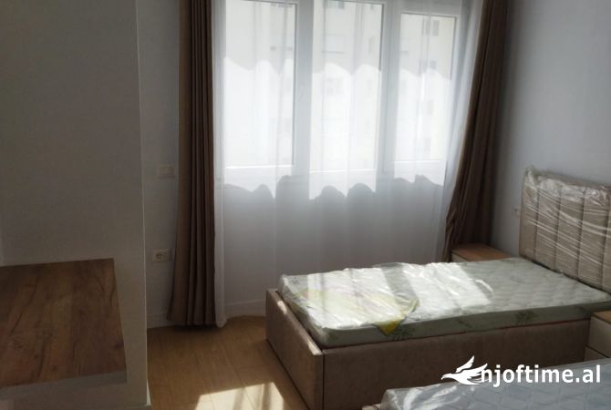 Shtepi me qera Apartament ne Tirane, 2+1, Mobilimi E mobiluar, Pagesa 700  Euro.