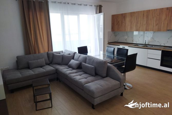 Shtepi me qera 2+1 ne Tirane - 700 Euro