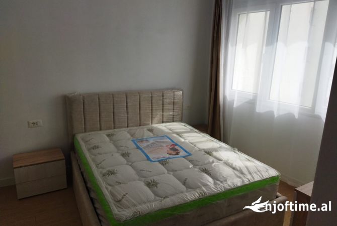 Shtepi me qera Apartament ne Tirane, 2+1, Mobilimi E mobiluar, Pagesa 700  Euro.