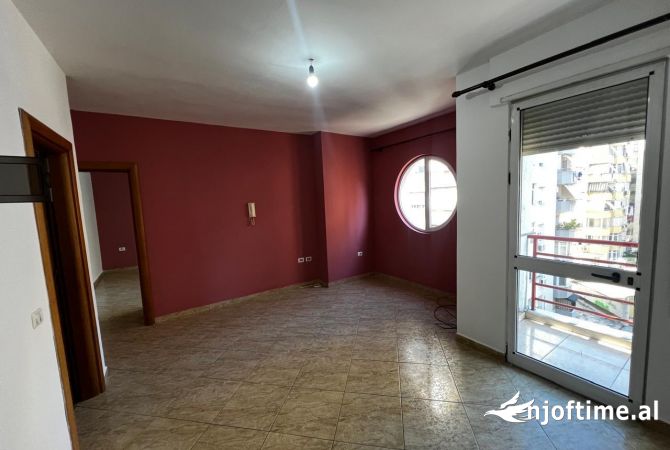 Shtepi me qera Apartament ne Tirane, 2+1, Mobilimi Bosh, pa mobiluar, Pagesa 50,000  Leke.