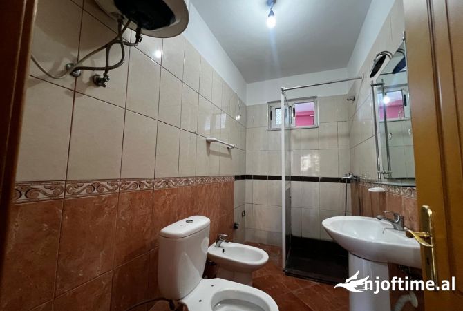 Shtepi me qera Apartament ne Tirane, 2+1, Mobilimi Bosh, pa mobiluar, Pagesa 50,000  Leke.