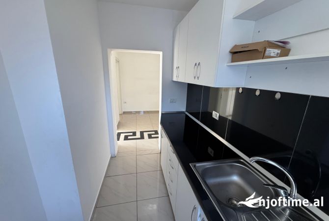 Ambient biznesi me qera 3+1 ne Tirane - 800 Euro