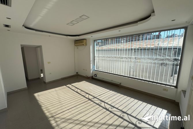 Ambient biznesi me qera 3+1 ne Tirane - 800 Euro