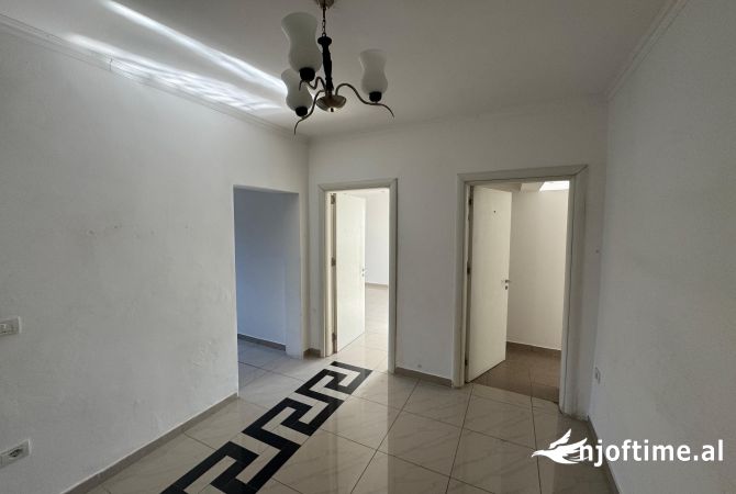 Ambient biznesi me qera 3+1 ne Tirane - 800 Euro
