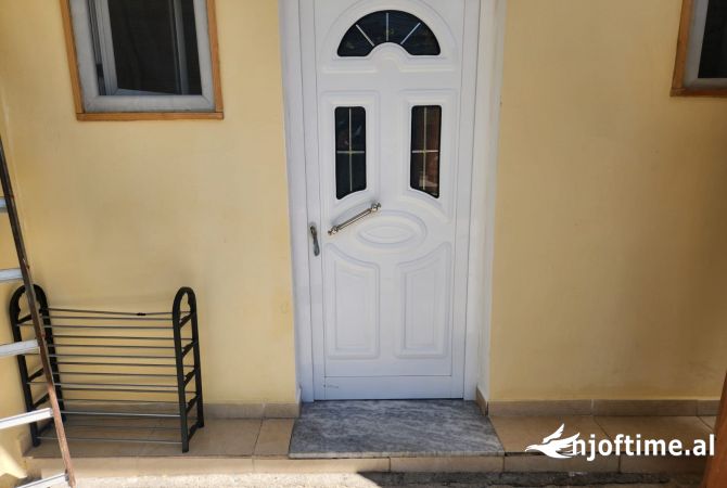 Shtepi me qera Shtepi Private ne Tirane, 1+1, Mobilimi E mobiluar, Pagesa 30,000  Leke.