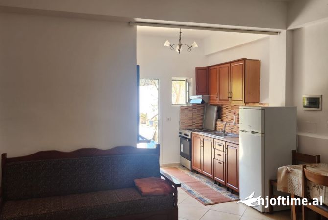 Shtepi me qera Shtepi Private ne Tirane, 1+1, Mobilimi E mobiluar, Pagesa 30,000  Leke.