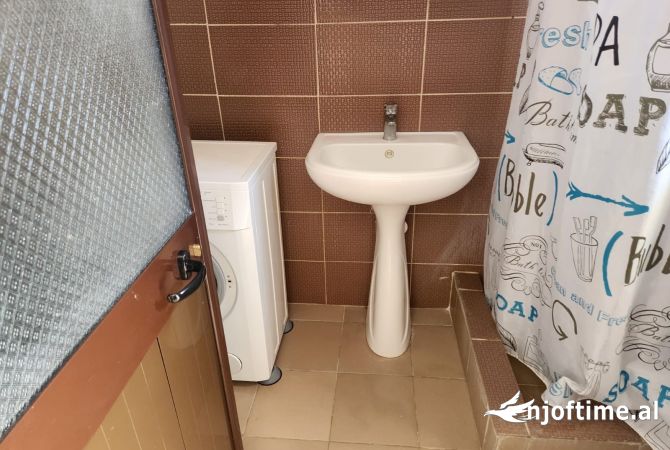 Shtepi me qera Shtepi Private ne Tirane, 1+1, Mobilimi E mobiluar, Pagesa 30,000  Leke.