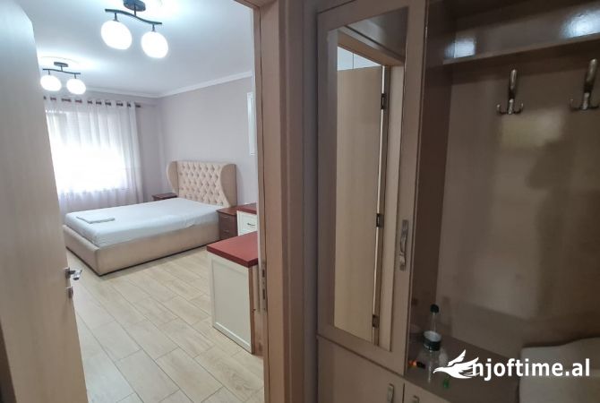 Shtepi me qera Apartament ne Tirane, 2+1, Mobilimi E mobiluar, Pagesa 700  Euro.