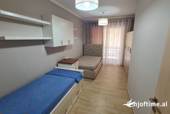 Shtepi me qera Apartament ne Tirane, 2+1, Mobilimi E mobiluar, Pagesa 700  Euro.